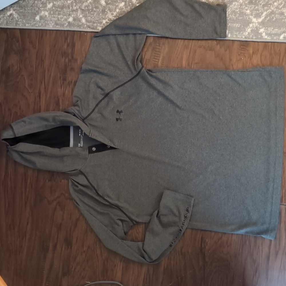 Men's Under Armour Hooded Long Sleeve Size M